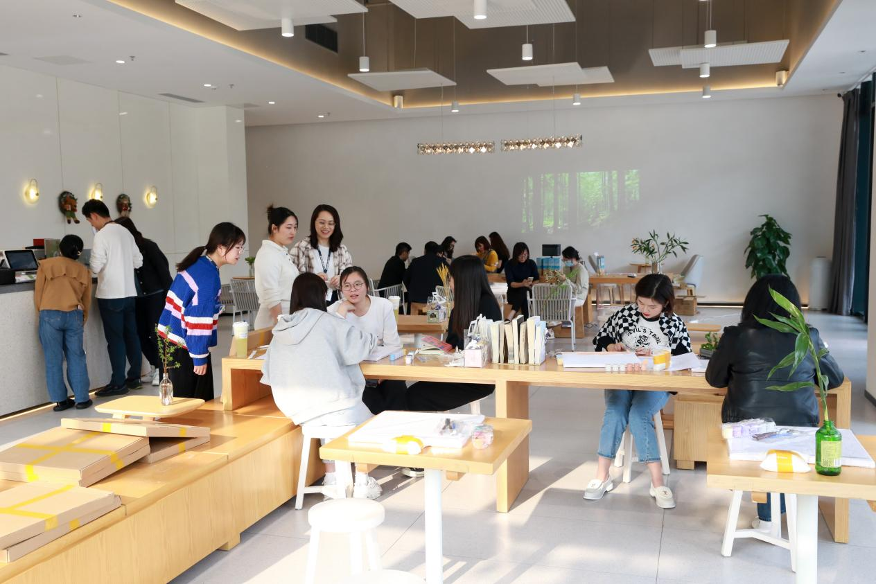 花漾女神，傲然绽放 | emc易倍官网技术举行“花漾女神宠爱日”活动，热烈庆祝三八国际妇女节